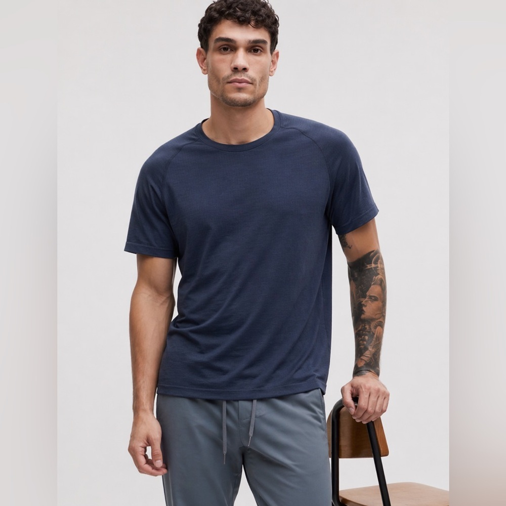 Lululemon Box Space Short Sleeve Textured Men's Gray T-Shirt Sz Medium